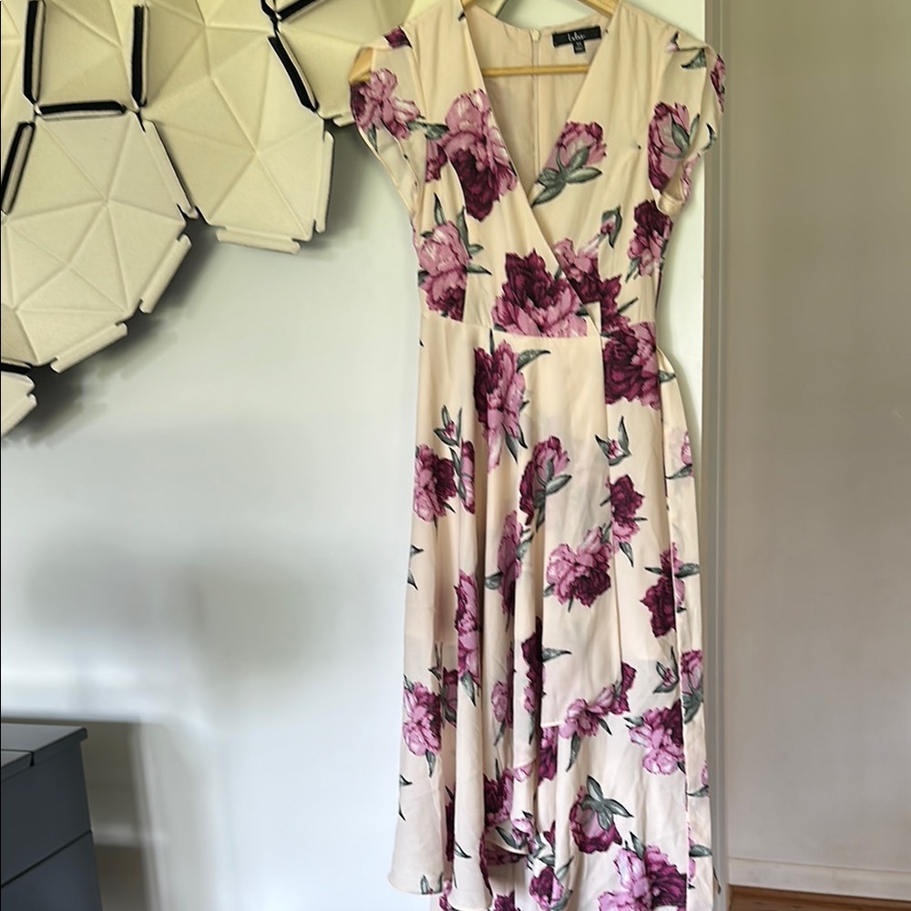 Lulu’s floral tiered formal dress Xs summer chic